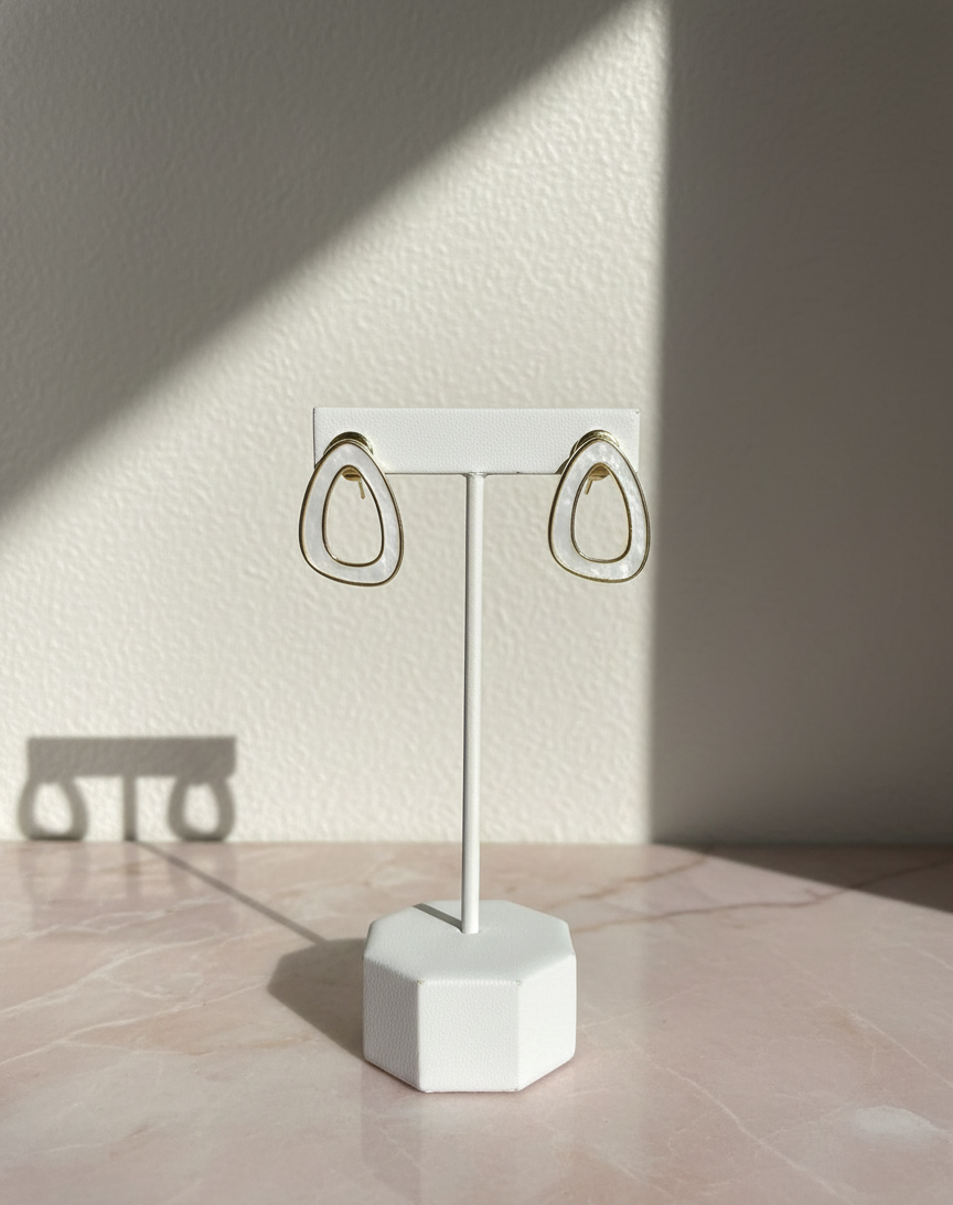 Brinco pingo com madre pérola