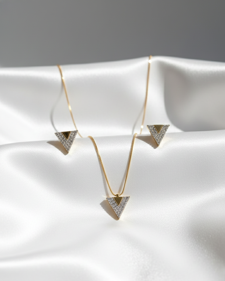 Conjunto triângulo cravejado