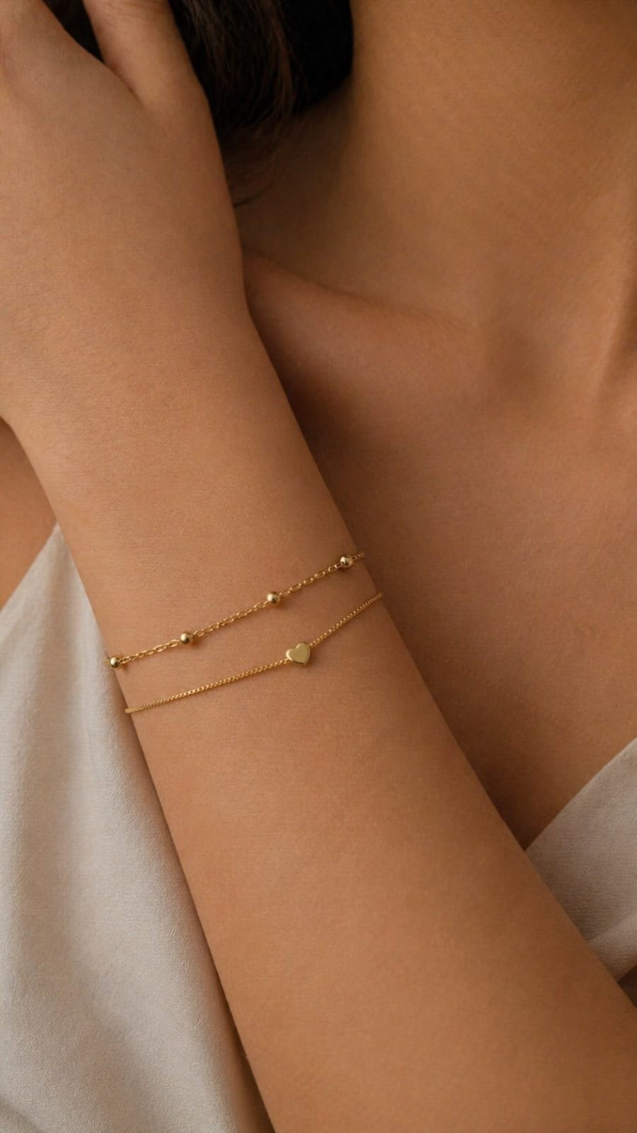 Pulseira dupla com coração e bolinhas